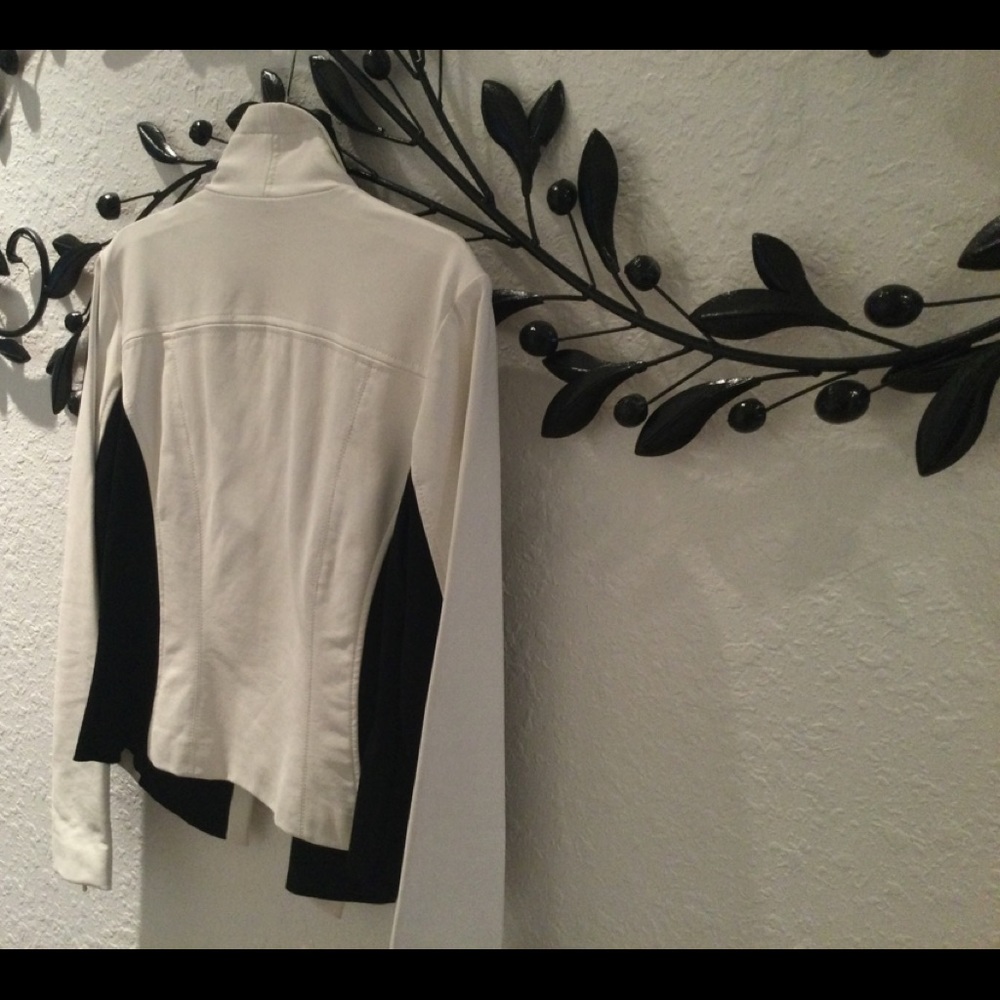 Leather jacket. - Picture 4 of 5